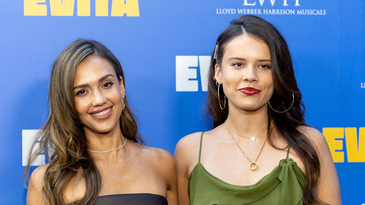 Watch Jessica Alba's Daughter Play Makeup Artist in Adorable TikTok