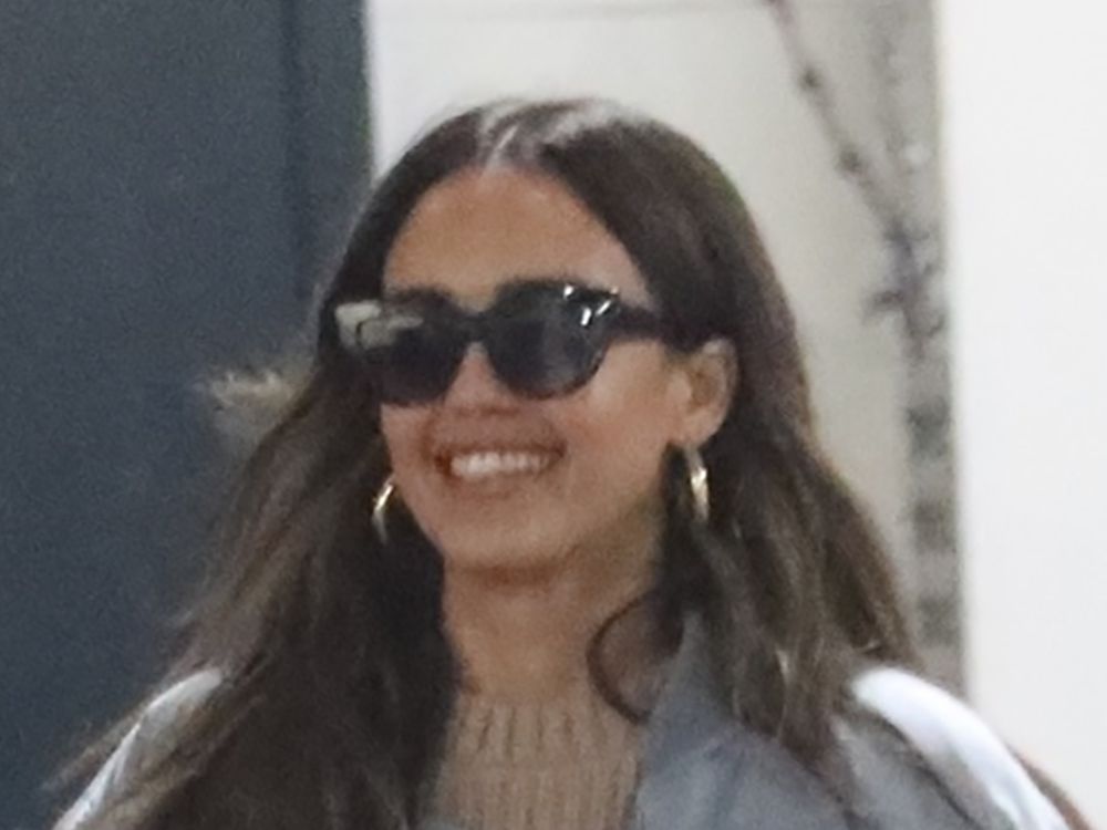 Jessica Alba's First Post-Divorce Look: Cozy and Confident