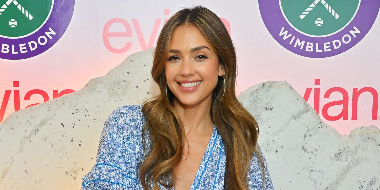 Rare Family Photo: Jessica Alba Twins with Her Daughters in Sweet Snapshot