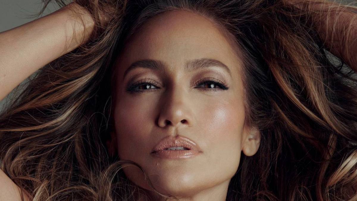 Jennifer Lopez's Cringe-Worthy AMA Performance Sparks Major Backlash