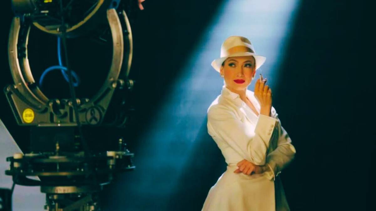 Jennifer Lopez's 'Kiss of the Spider Woman' Nets Awards Season Release!