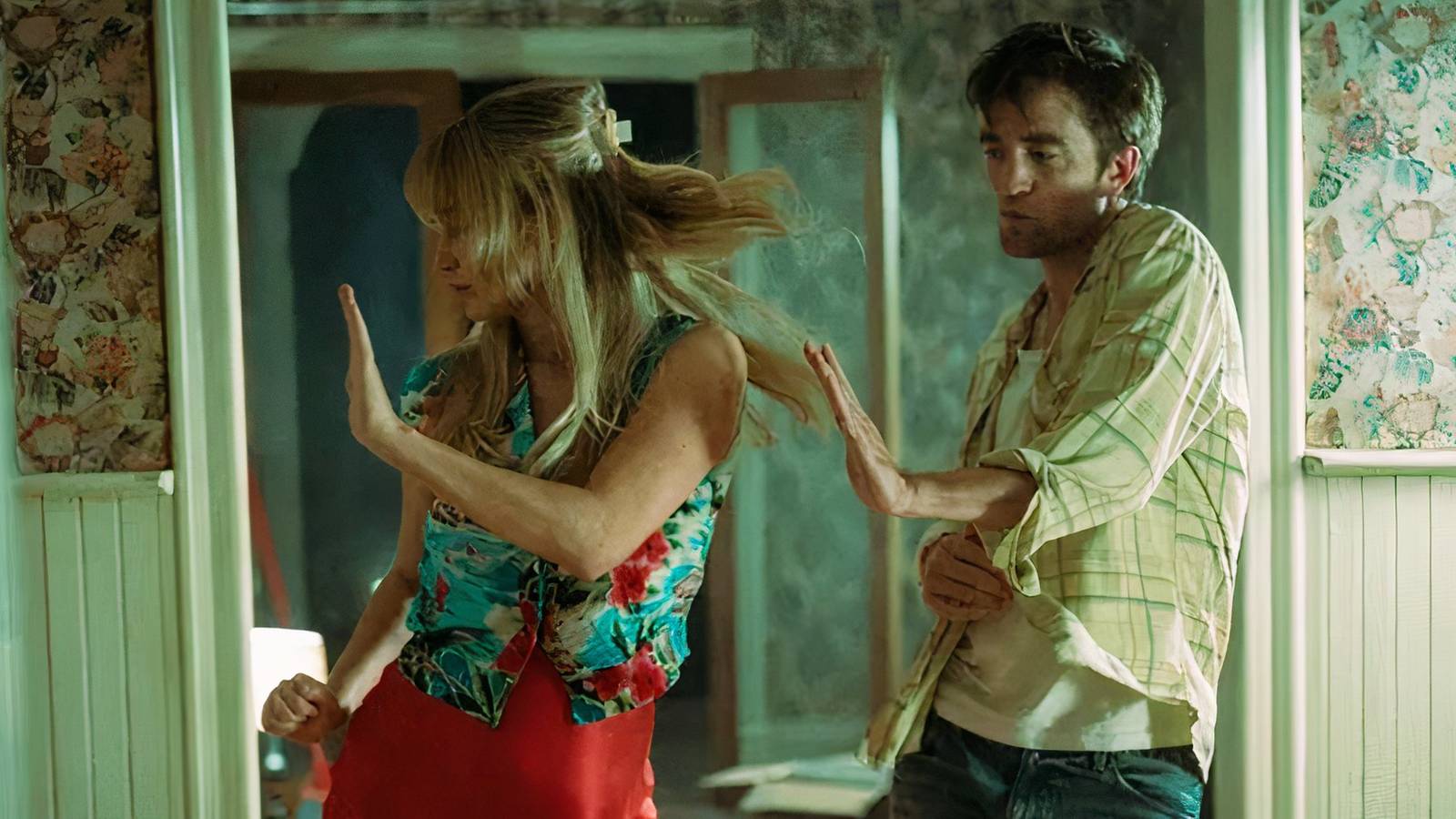 Jennifer Lawrence and Robert Pattinson Are Couple Goals? See the Haunting First Look at Their New Thriller 'Die, My Love'