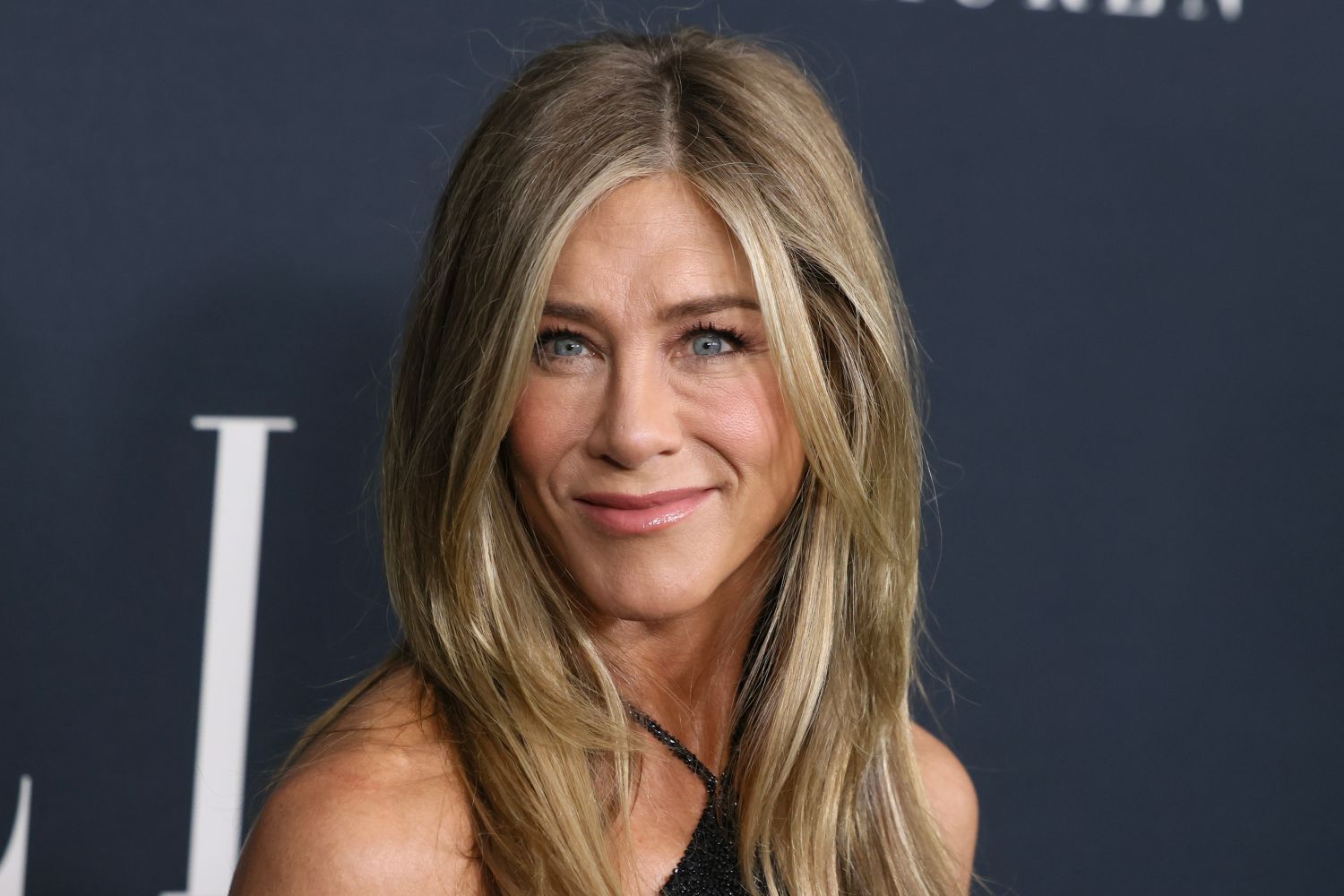 Why Jennifer Aniston’s Crossbody Bag Is Everyone’s New Must-Have