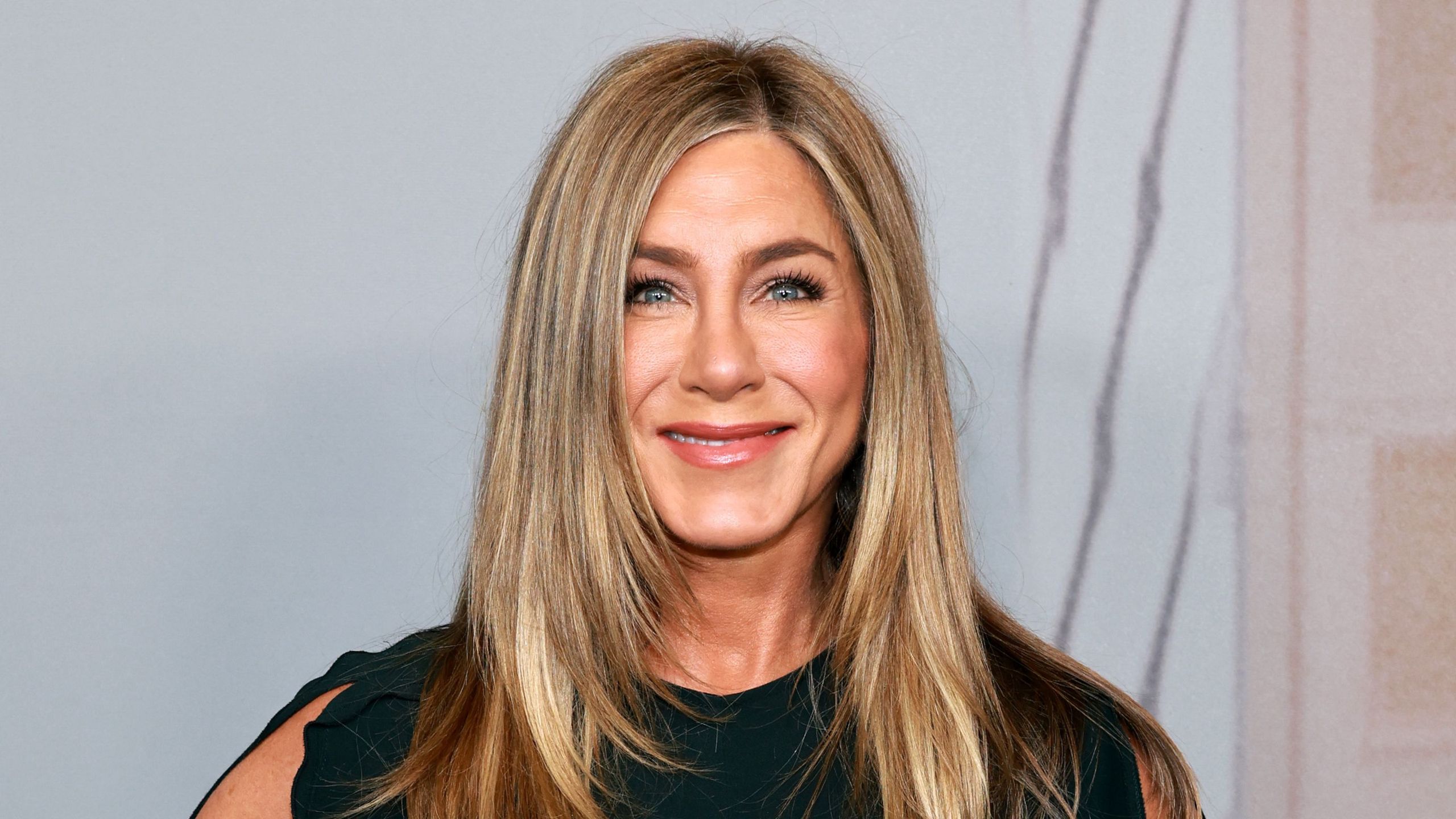 Jennifer Aniston Turns 'Divisive Color' Into Cozy Living Room Magic