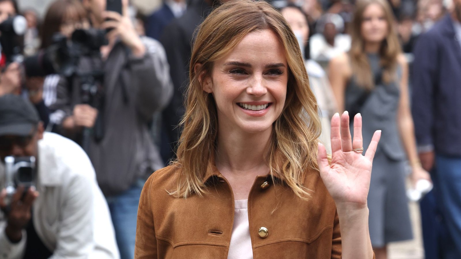 Emma Watson Sheds Her ‘Good Girl’ Image! See the Viral Clip of the Harry Potter Star Pole Dancing in Paris Hilton’s Real-Life Closet
