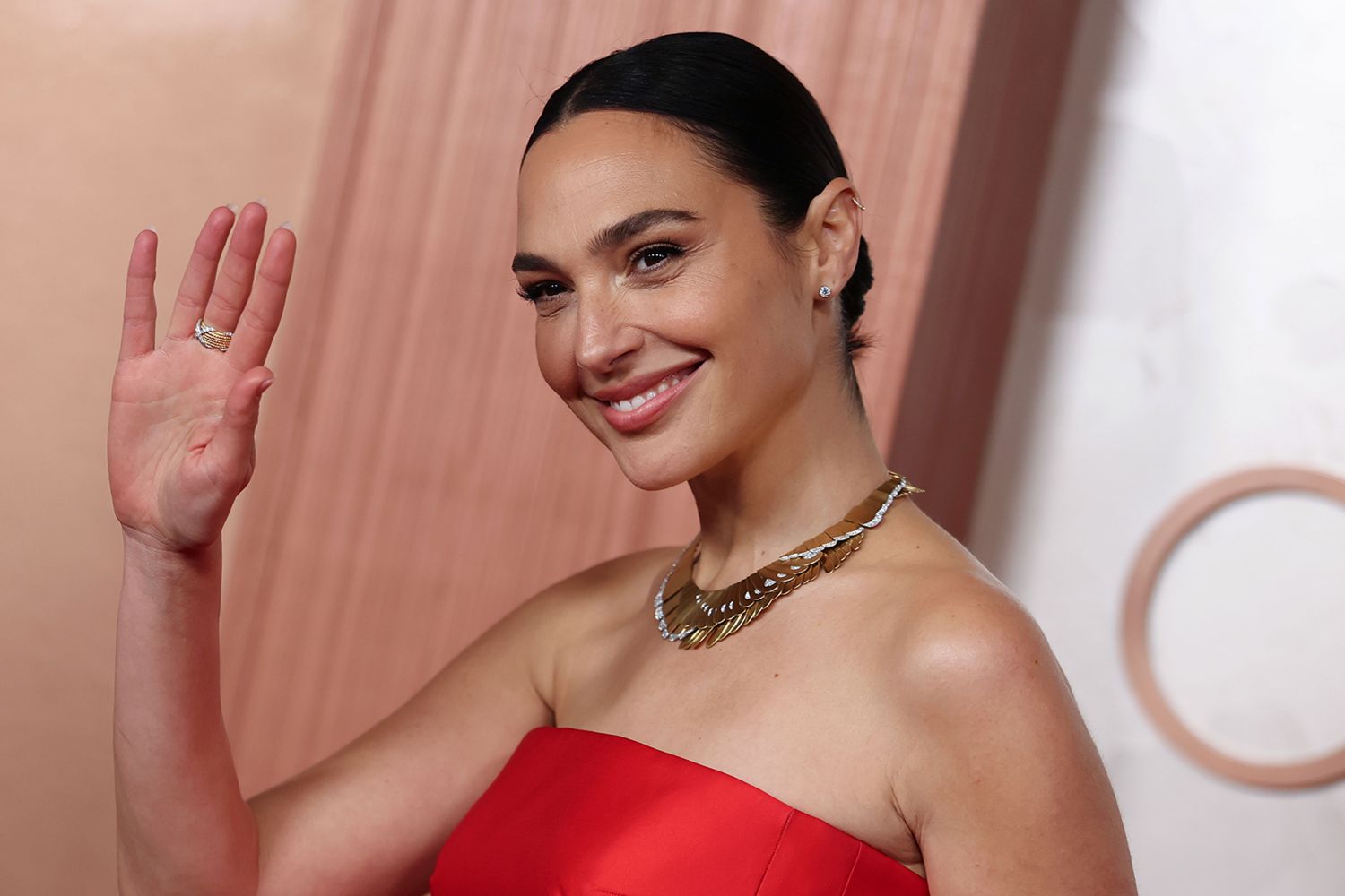 Gal Gadot's Trendy Sweater Vest: Your Must-Have Fall Layer for $20
