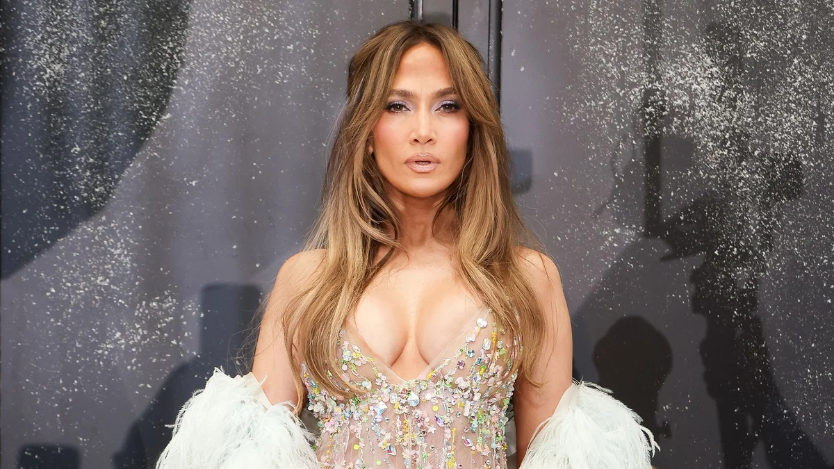 Jennifer Lopez, 57, shows off her incredible figure in curve-hugging post-workout look
