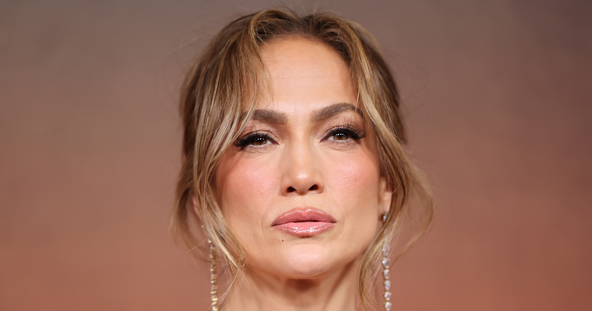 Jennifer Lopez’s Two-Piece Set Is the Rich Mom Uniform We’re Stealing for Fall at the Office